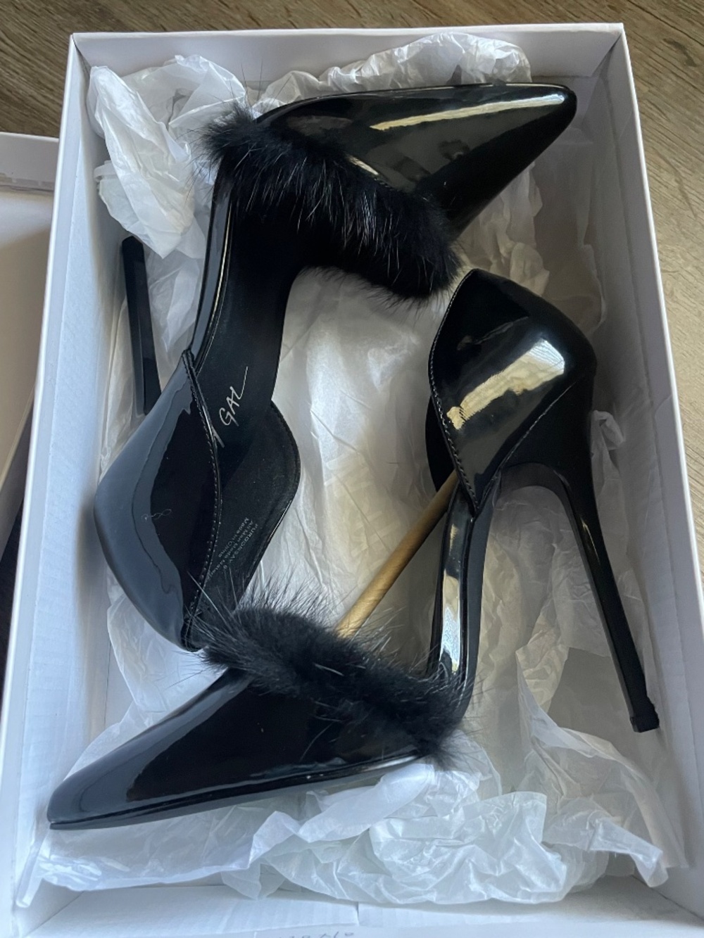 Black patent with fur pumps heels - Picture 5 of 8